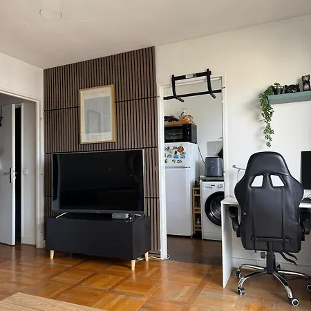 Loft With Romantic View Over The Eiffel Tower Apartman