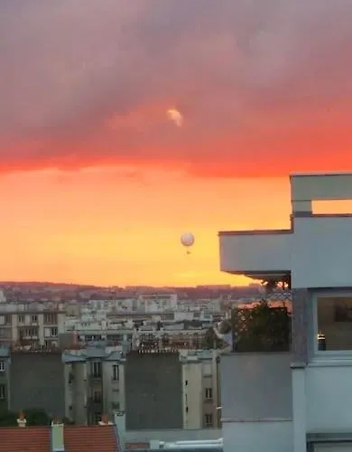 Apartman Loft With Romantic View Over The Eiffel Tower