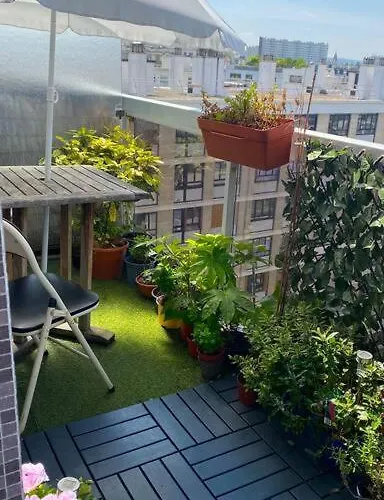 Loft With Romantic View Over The Eiffel Tower Apartman *
