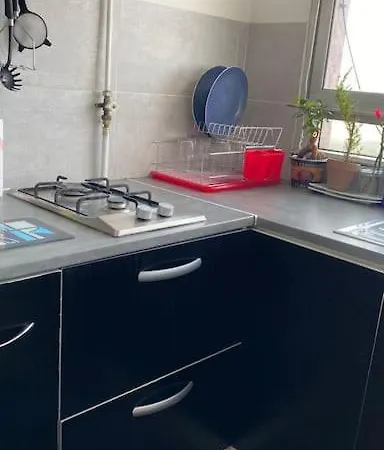 Loft With Romantic View Over The Eiffel Tower Apartmán