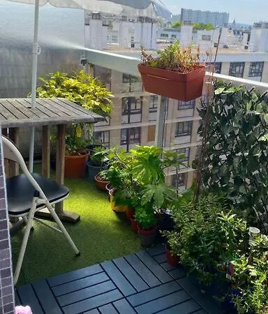 Loft With Romantic View Over The Eiffel Tower Apartmán *