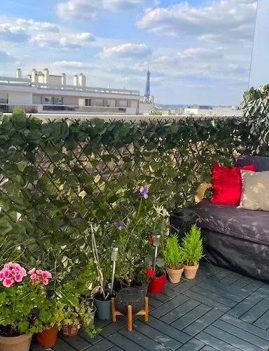 Loft With Romantic View Over The Eiffel Tower Lägenhet