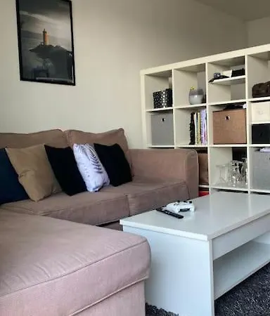 Loft With Romantic View Over The Eiffel Tower شقة *