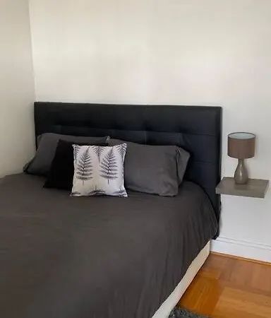 Loft With Romantic View Over The Eiffel Tower باريس