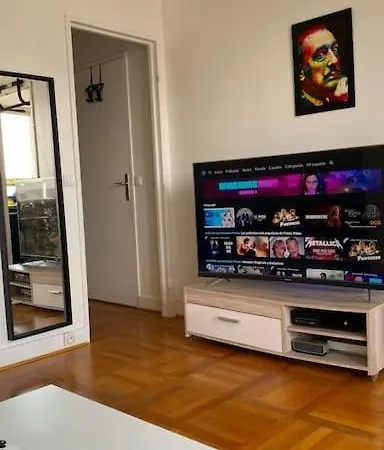 Loft With Romantic View Over The Eiffel Tower * باريس